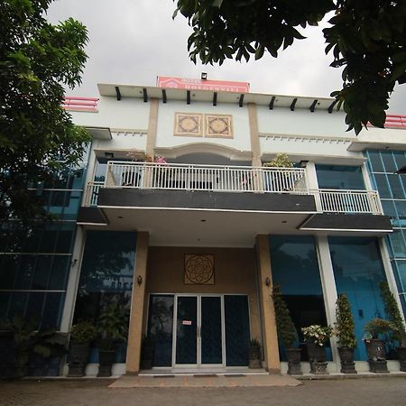 Hotel Boegenviel Syariah Lamongan Buitenkant foto